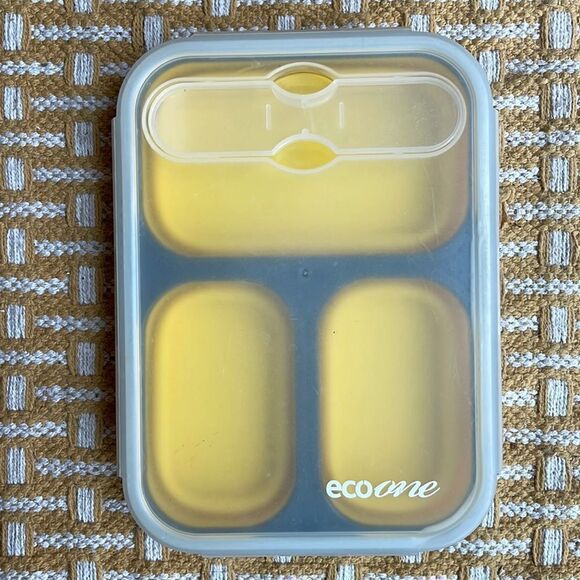 Eco One collapsible lunch box.  Snap lid with utensil pocket.  BPA free. - Picture 1 of 6